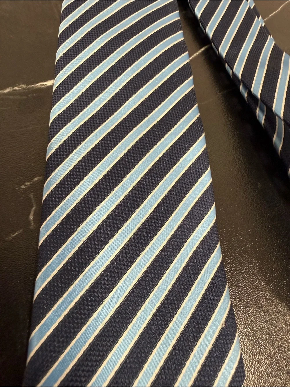 LN Kailong 100% Silk Men’s Striped Tie Necktie Blue Light Blue White